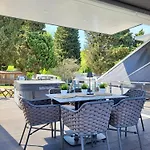 Modern Floating Home - Hausboot Seaesta - Rooftop Jacuzzi Terrace & Marina Portoroz Views Vakantiehuis Portorož