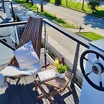 Modern Floating Home - Hausboot Seaesta - Rooftop Jacuzzi Terrace & Marina Portoroz Views * Portorož