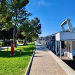 Modern Floating Home - Hausboot Seaesta - Rooftop Jacuzzi Terrace & Marina Portoroz Views Vakantiehuis Portorož