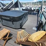 Modern Floating Home - Hausboot Seaesta - Rooftop Jacuzzi Terrace & Marina Portoroz Views