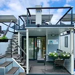 Modern Floating Home - Hausboot Seaesta - Rooftop Jacuzzi Terrace & Marina Portoroz Views Vakantiehuis *