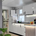 Vakantiehuis Modern Floating Home - Hausboot Seaesta - Rooftop Jacuzzi Terrace & Marina Portoroz Views Portorož