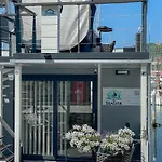 Modern Floating Home - Hausboot Seaesta - Rooftop Jacuzzi Terrace & Marina Portoroz Views Vakantiehuis