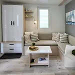 Modern Floating Home - Hausboot Seaesta - Rooftop Jacuzzi Terrace & Marina Portoroz Views Vakantiehuis