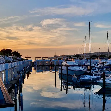 Modern Floating - Hausboot Seaesta - Rooftop Jacuzzi Terrace & Marina Views Portoroz