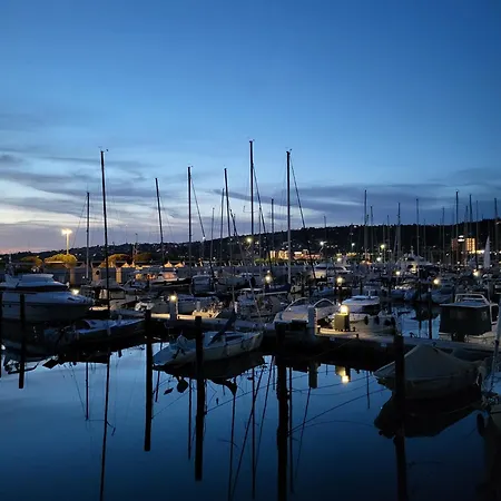 Modern Floating - Hausboot Seaesta - Rooftop Jacuzzi Terrace & Marina Views *