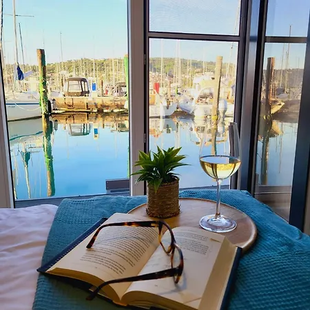 Holiday home Modern Floating - Hausboot Seaesta - Rooftop Jacuzzi Terrace & Marina Views *