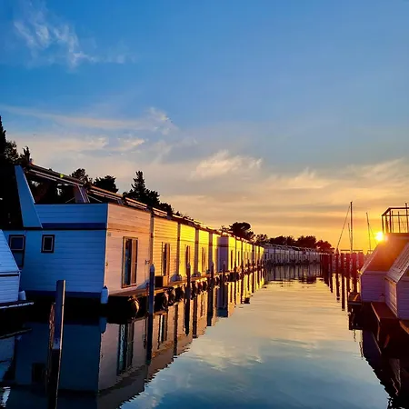 Modern Floating - Hausboot Seaesta - Rooftop Jacuzzi Terrace & Marina Views
