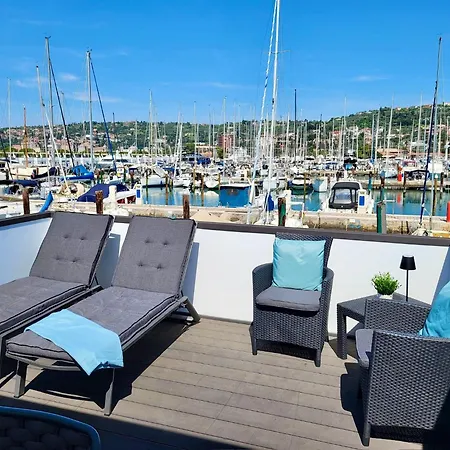 Modern Floating - Hausboot Seaesta - Rooftop Jacuzzi Terrace & Marina Views Casa de Férias *