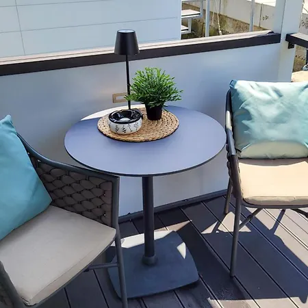 Vakantiehuis Modern Floating Home - Hausboot Seaesta - Rooftop Jacuzzi Terrace & Marina Portoroz Views