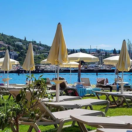 Modern Floating - Hausboot Seaesta - Rooftop Jacuzzi Terrace & Marina Views Portoroz