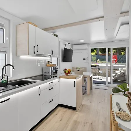 Holiday home Modern Floating - Hausboot Seaesta - Rooftop Jacuzzi Terrace & Marina Views