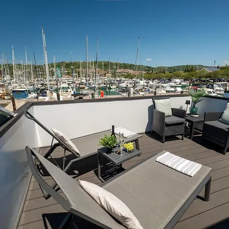 Modern Floating - Hausboot Seaesta - Rooftop Jacuzzi Terrace & Marina Views * Portoroz
