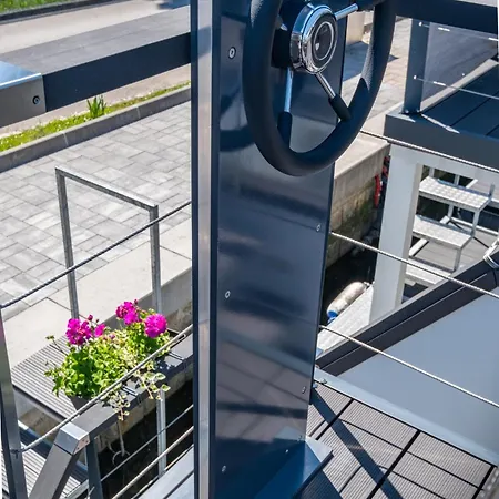 Holiday home Modern Floating - Hausboot Seaesta - Rooftop Jacuzzi Terrace & Marina Views Portoroz