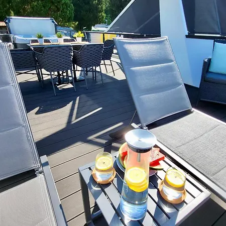 Holiday home Modern Floating - Hausboot Seaesta - Rooftop Jacuzzi Terrace & Marina Views Portoroz