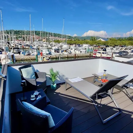 Modern Floating - Hausboot Seaesta - Rooftop Jacuzzi Terrace & Marina Views * Portoroz