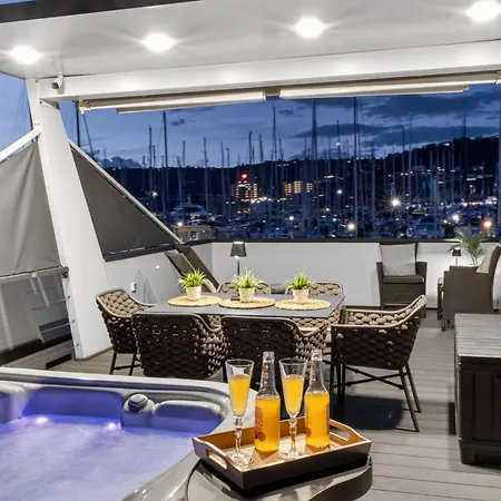 Holiday home Modern Floating - Hausboot Seaesta - Rooftop Jacuzzi Terrace & Marina Views