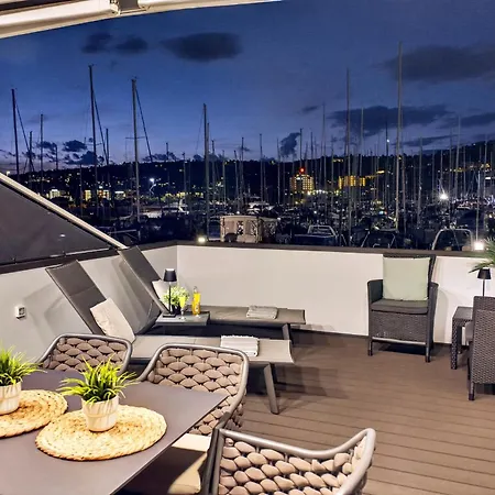 Modern Floating - Hausboot Seaesta - Rooftop Jacuzzi Terrace & Marina Views
