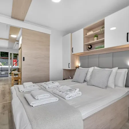 Modern Floating - Hausboot Seaesta - Rooftop Jacuzzi Terrace & Marina Views *