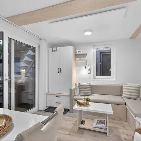 Modern Floating - Hausboot Seaesta - Rooftop Jacuzzi Terrace & Marina Views Holiday home