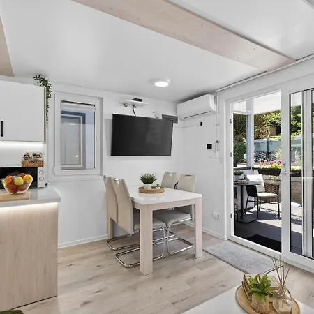 Modern Floating - Hausboot Seaesta - Rooftop Jacuzzi Terrace & Marina Views Holiday home Portoroz