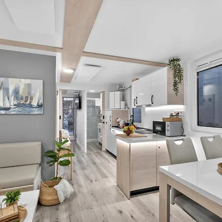 Modern Floating - Hausboot Seaesta - Rooftop Jacuzzi Terrace & Marina Views Holiday home