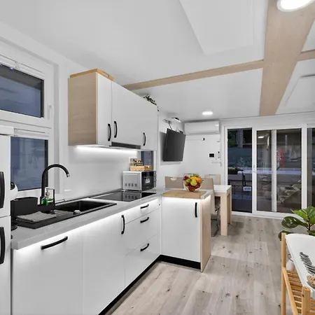 Modern Floating - Hausboot Seaesta - Rooftop Jacuzzi Terrace & Marina Views *