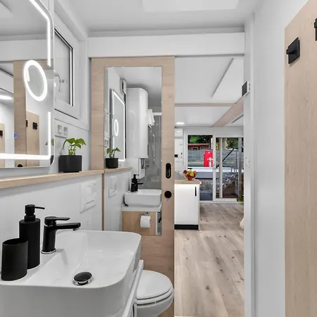 Holiday home Modern Floating - Hausboot Seaesta - Rooftop Jacuzzi Terrace & Marina Views Portoroz