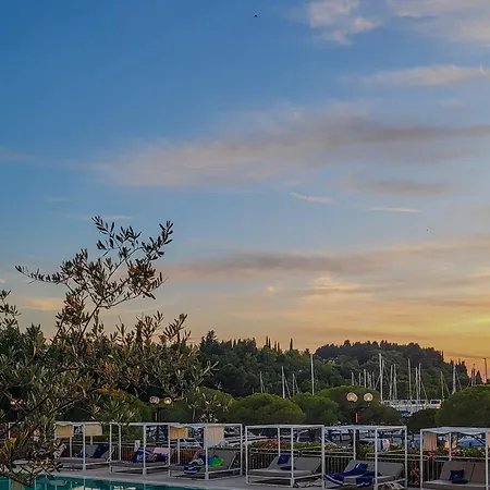 Holiday home Modern Floating - Hausboot Seaesta - Rooftop Jacuzzi Terrace & Marina Views Portoroz