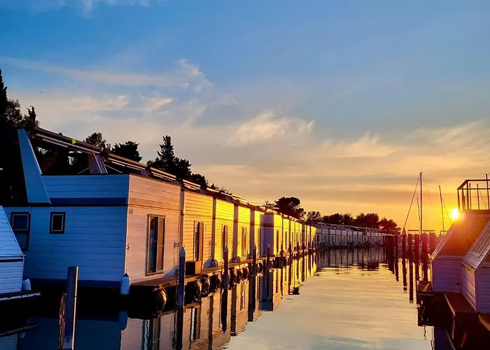 Floating Sea House Seaesta