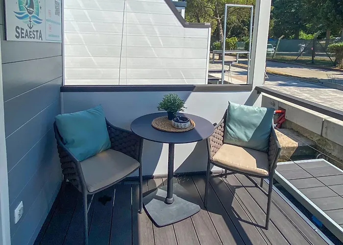 Floating Sea House Seaesta